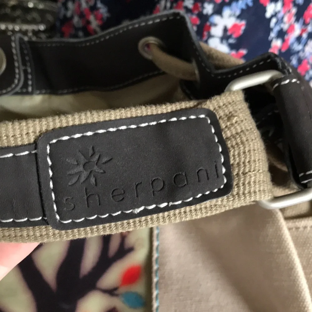 Sherpani Tan and Black Shoulder Bag - Picture 14 of 16